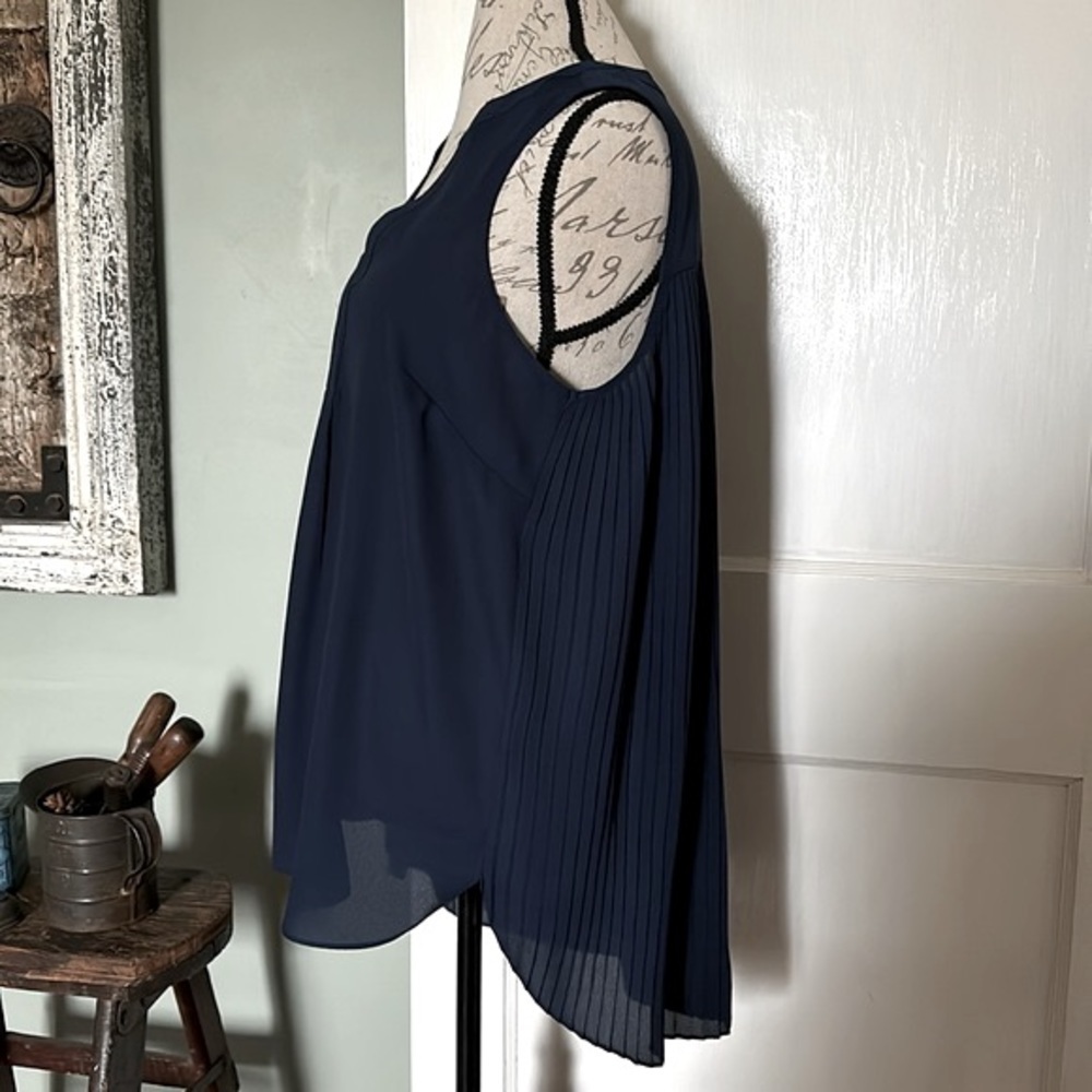 ZAC & RACHEL Ship Shape Navy Sleeveless Pleated Split Neck Hi-Lo Tunic Blouse